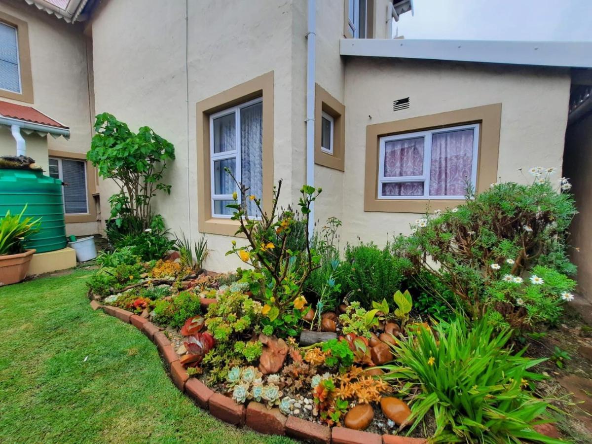 The Ark Guesthouse At Marina Martinique Jeffreys Bay Exterior foto